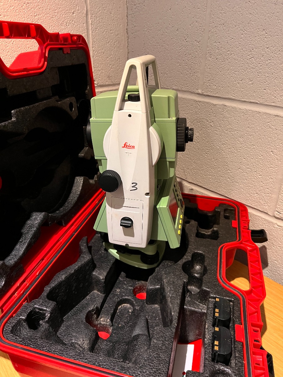 Leica TS06 Side View Battery 